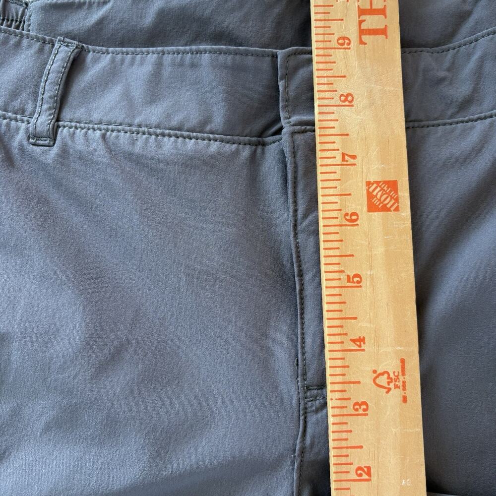 Kirkland Signature Women's Gray Capri Travel Pant Size 12 Nylon Gorpcore - Picture 16 of 16